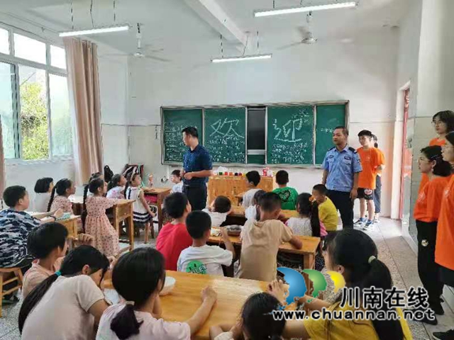 泸县云龙镇开展“净土振兴，微笑乡村”大型支农支教公益活动(图2)