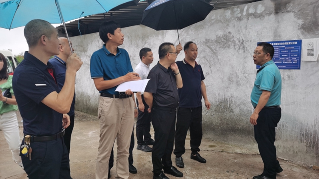 农业农村部调研泸州市生猪生产和重大动物疫病防控工作(图2) 农业农村部调研泸州市生猪生产和重大动物疫病防控工作(图2)