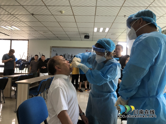 泸州市积极推进市场监管一线人员核酸检测工作(图1)