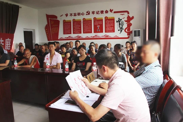 江阳法院巡回审理一起承包地征收补偿费用分配纠纷案(图2)