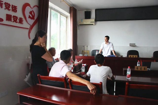 江阳法院巡回审理一起承包地征收补偿费用分配纠纷案(图4)