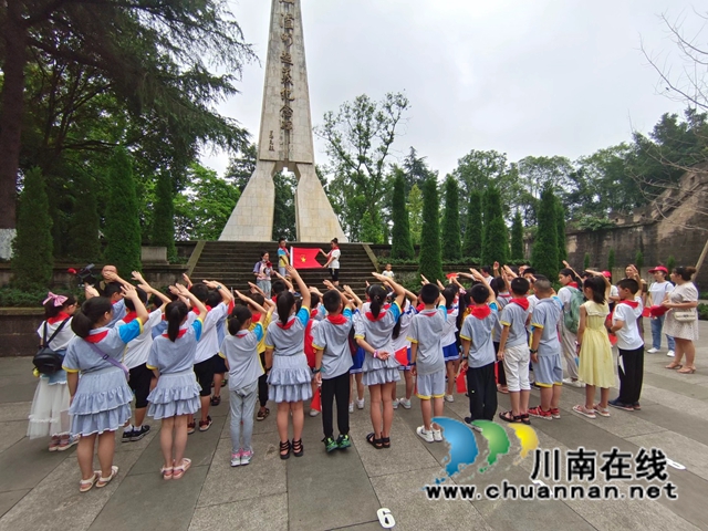 龙马潭区小市街道合道街社区开展“红心向党 致敬建党百年”泸顺起义陈列馆参观活动(图3)