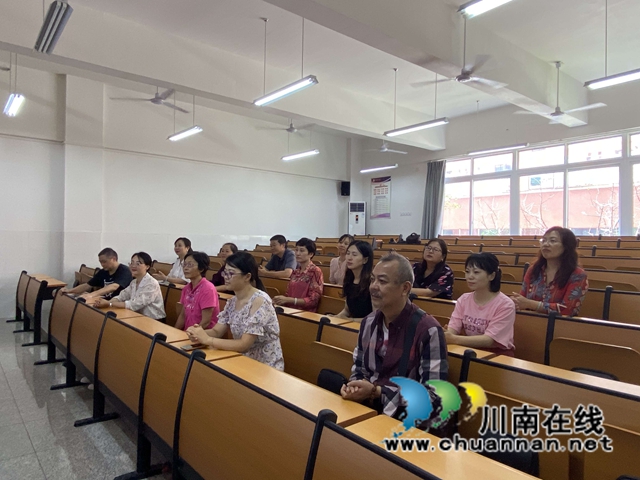 民盟泸州市龙马潭区机关综合支部开展“我为企业解难题”业务培训会(图1) 民盟泸州市龙马潭区机关综合支部开展“我为企业解难题”业务培训会(图1)