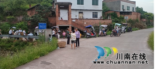 隆昌亚鑫农业有限公司助力乡村振兴发展,向家乡捐赠鸡苗上万只(图2) 隆昌亚鑫农业有限公司助力乡村振兴发展,向家乡捐赠鸡苗上万只(图2)