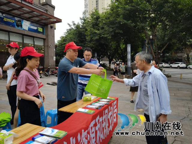 泸州市自然资源和规划系统：志愿服务进社区，政策宣传入民心(图2)