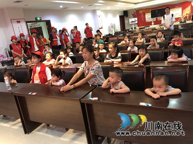 龙马潭区红星街道天立社区：青春志愿，爱在社区(图2)