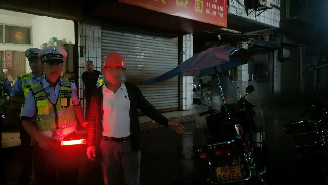 男子酒后报警：我的车开到田里面去了，叙永公安开出千元罚单！(图3)