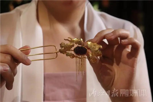哇！原来“后宫娘娘们”戴的饰品是这样来的，内江这位姑娘就会做！(图13)