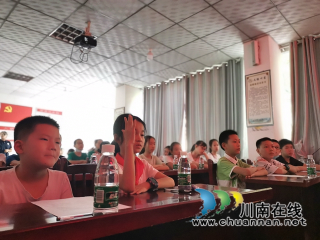 青少年基础卫生健康讲堂走进龙马潭区小市街道上大街社区(图2)