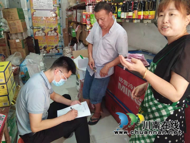 泸县云龙镇市场监管所开展冷链食品安全监管及疫情防控工作专项检查(图1)