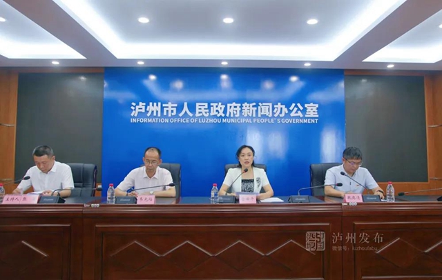 通报 | 泸州无症状感染者感染毒株与南京禄口机场疫情的病毒基因高度同源(图1)