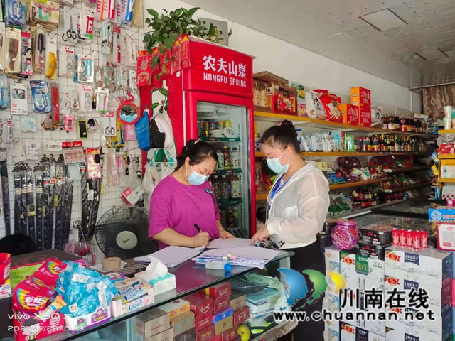 泸县百和镇组织开展重点场所疫情防控宣传指导(图2)