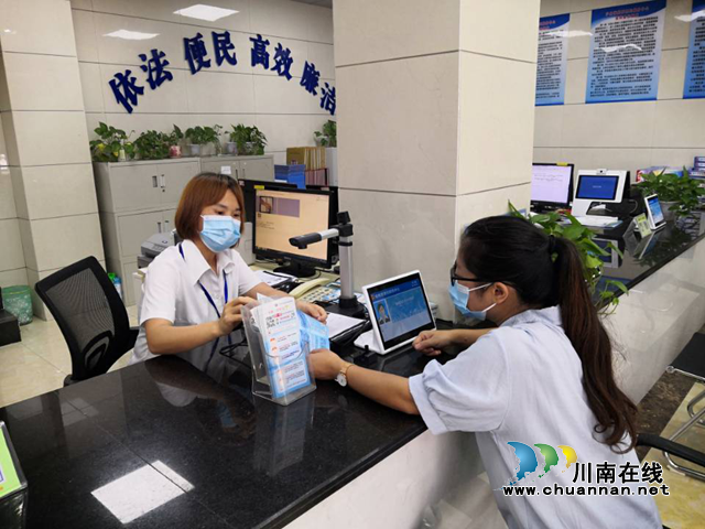 泸县福集镇：“红色代办”将便民服务送到家(图1)