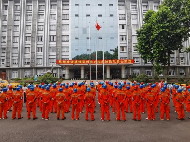 昨日，千里驰援郑州的国网泸州供电公司抢修队员凯旋！(图9)