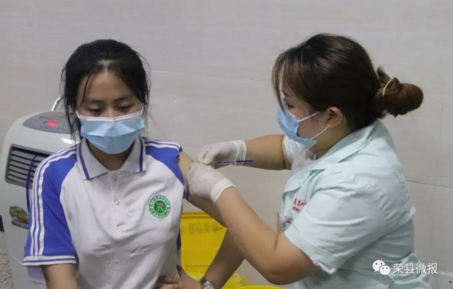 自贡荣县启动12至17岁人群新冠疫苗接种(图2)