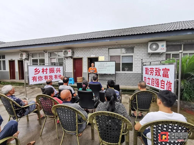 洋气！自贡这里的蛋鸡过上了“智能化”生活(图4)