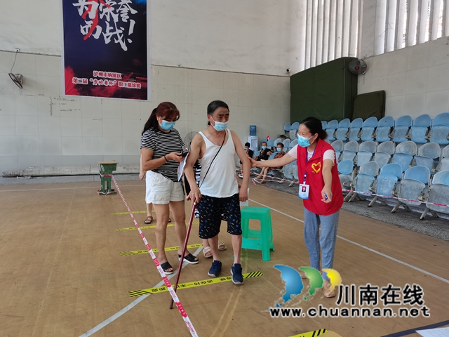 纳溪区安富街道：学党史办实事，疫苗接种不停歇(图2)