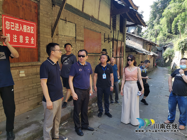 泸州市防汛督导组一行检查龙马潭区防汛减灾和地灾防治工作(图1)