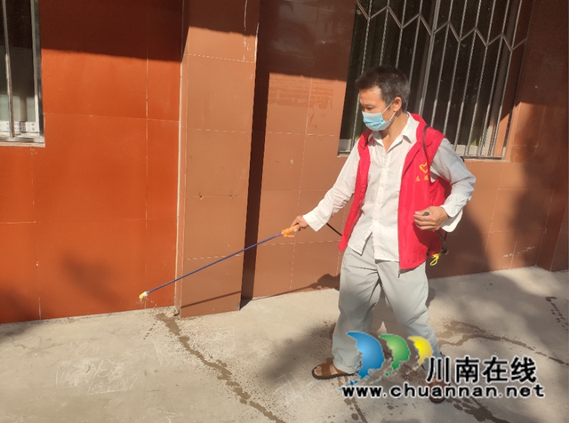 宜宾南溪区长兴镇:疫情防控不松懈,消杀工作不停歇(图2) 宜宾南溪区长兴镇:疫情防控不松懈,消杀工作不停歇(图2)