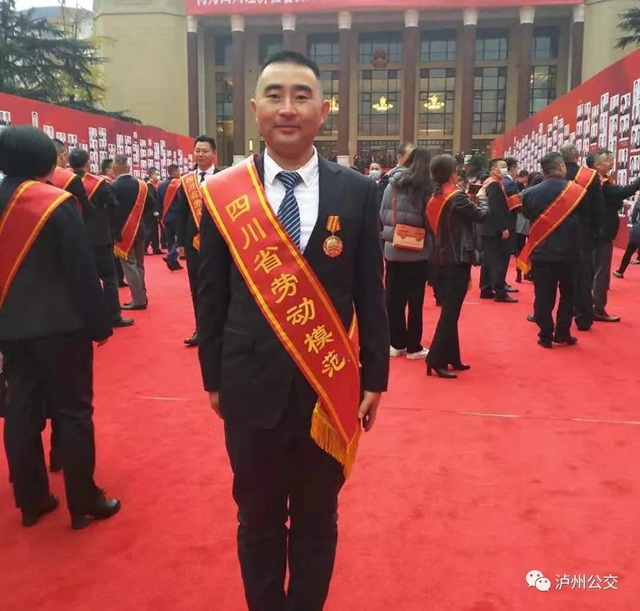 泸州公交劳模车长熊建军个人出资打造平安车厢！(图4)