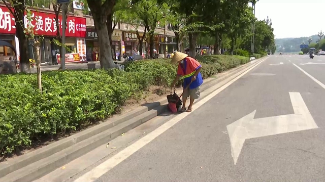 高温下的合江环卫工人：坚守岗位，换城市整洁！(图7)