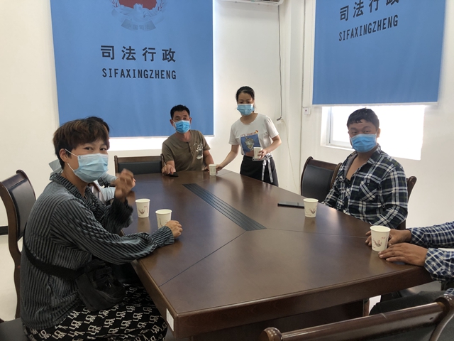 泸县云龙镇“爱心驿站”高温送清凉(图1)