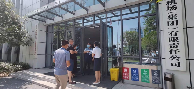 龙马潭区综合行政执法局:看40度高温下城管人的坚守(图8) 龙马潭区综合行政执法局:看40度高温下城管人的坚守(图8)