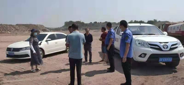 龙马潭区综合行政执法局:看40度高温下城管人的坚守(图10) 龙马潭区综合行政执法局:看40度高温下城管人的坚守(图10)