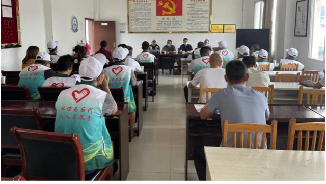 叙永县麻城镇“五老”携手 青少年率先加入生态环保志愿者服务队(图1) 叙永县麻城镇“五老”携手 青少年率先加入生态环保志愿者服务队(图1)