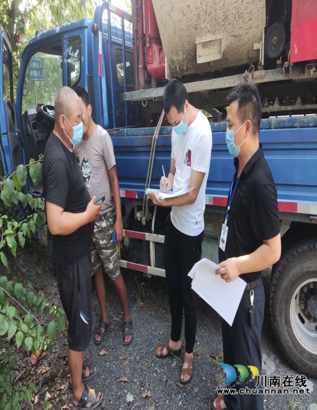 泸县云龙镇:收割队伍检查,保障秋收作业(图1) 泸县云龙镇:收割队伍检查,保障秋收作业(图1)