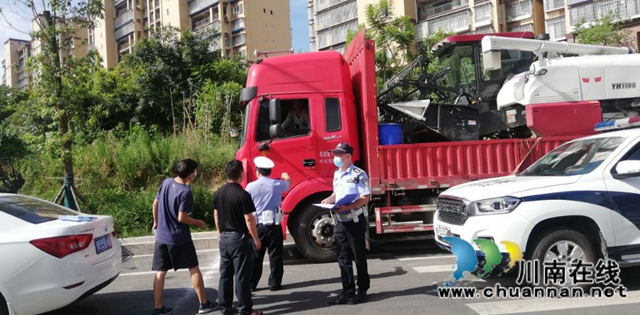 泸县云龙镇:收割队伍检查,保障秋收作业(图2) 泸县云龙镇:收割队伍检查,保障秋收作业(图2)