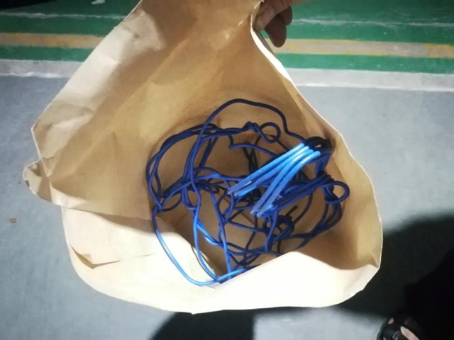 泸州江阳：蒙面劫匪持刀威胁女子“不准喊”，8小时落网(图7)