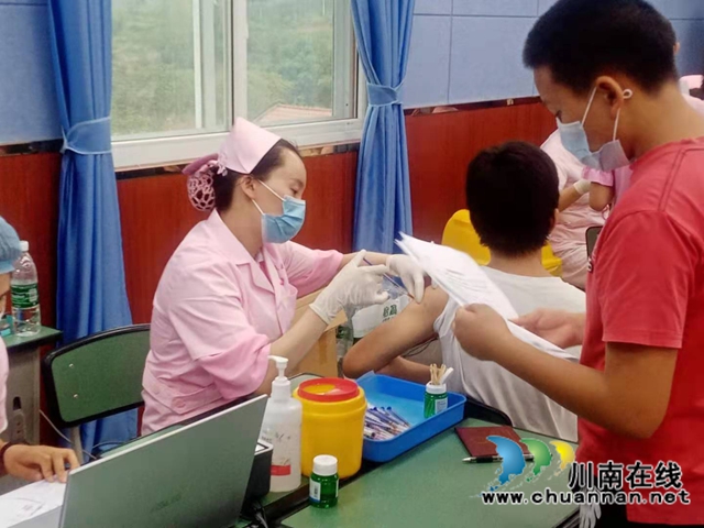 宜宾南溪区长兴镇开展12-17周岁人群新冠疫苗接种(图4)