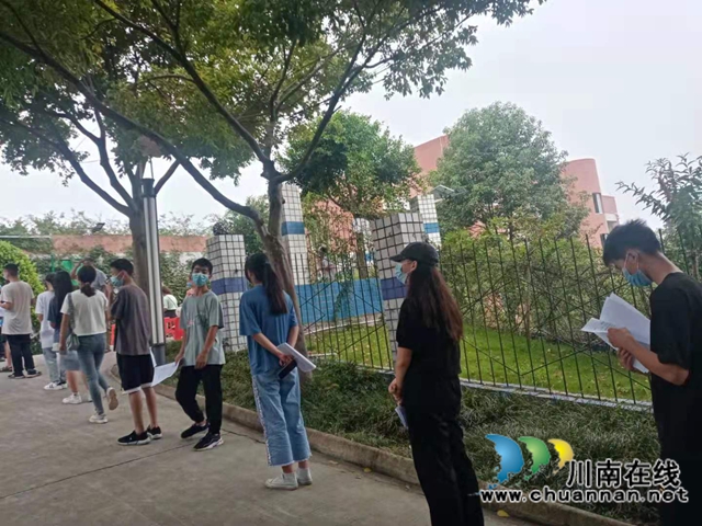 宜宾南溪区长兴镇开展12-17周岁人群新冠疫苗接种(图1)