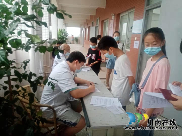 宜宾南溪区长兴镇开展12-17周岁人群新冠疫苗接种(图2)