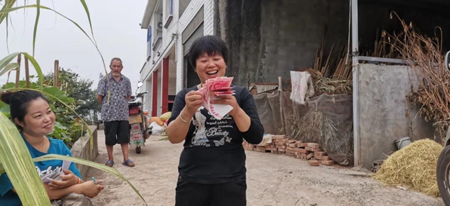大丰收!合江这个镇发钱了,村民乐开了花……(图3) 大丰收!合江这个镇发钱了,村民乐开了花……(图3)