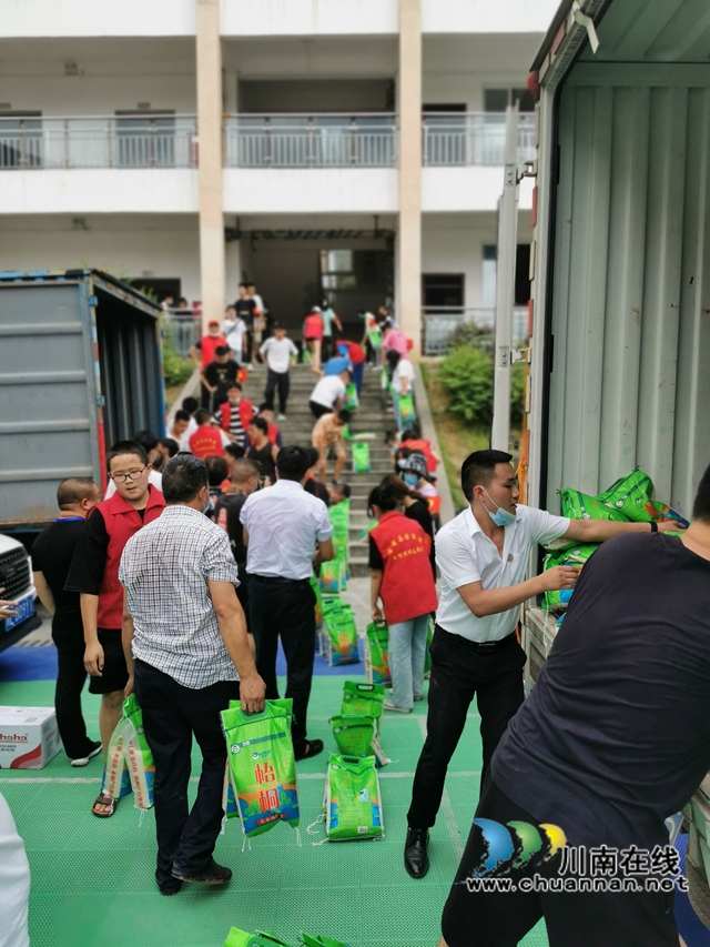 泸州古蔺：洪灾无情，企业有爱(图2)