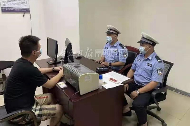 快！刚投诉就落网！内江交警逮到了这辆“炸街”的橙色奥迪(图3)