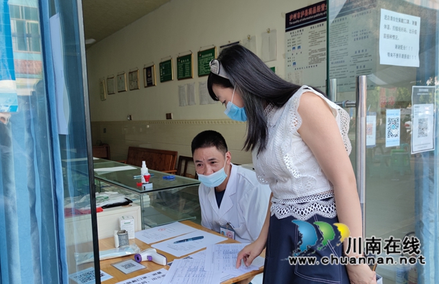 泸县海潮镇：开展疫情防控督查，筑牢疫情“防护墙”(图1)