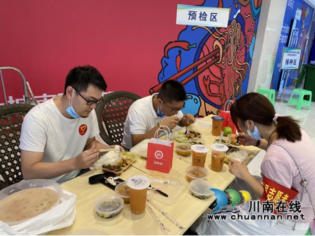 江阳区华阳街道:商圈企业献爱心,齐心协力共抗疫(图1) 江阳区华阳街道:商圈企业献爱心,齐心协力共抗疫(图1)