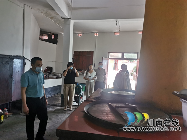 泸州市委统战部到古蔺县督察宗教场所安全工作(图2) 泸州市委统战部到古蔺县督察宗教场所安全工作(图2)