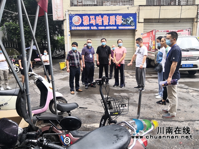龙马潭区人大常委会到小市街道摩托车市场进行环保专项调研(图1)