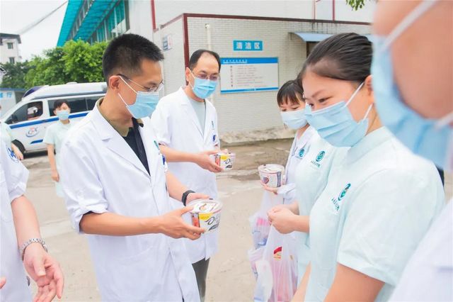 护理人员七夕接力抗疫，没有硝烟的战场上也“甜蜜蜜”(图4)