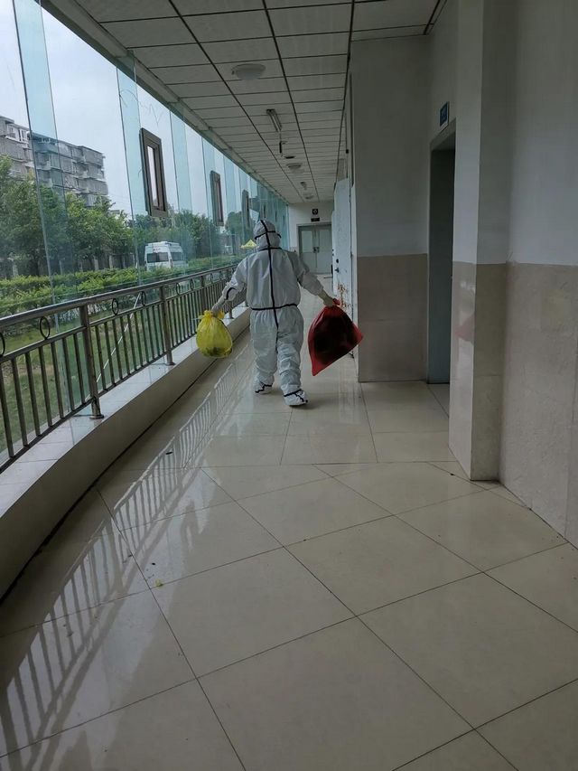 护理人员七夕接力抗疫，没有硝烟的战场上也“甜蜜蜜”(图10)