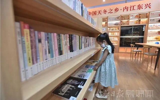 快来“打卡”！内江城区有个“24小时智慧书屋”，藏书1500余册(图9)