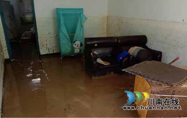 古蔺自然资源人黄敏:冲在抗洪救灾最前线(图4) 古蔺自然资源人黄敏:冲在抗洪救灾最前线(图4)