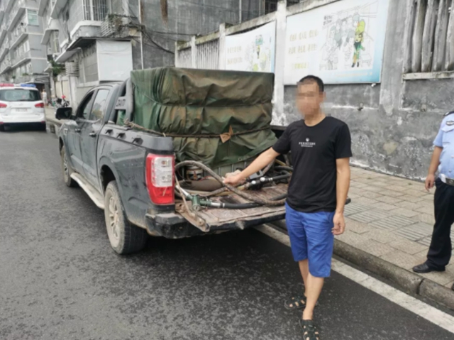 宜宾一皮卡车上发现200公斤汽油！警方一查，不简单！(图2)