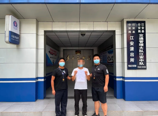 宜宾一皮卡车上发现200公斤汽油！警方一查，不简单！(图3)