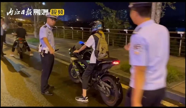 市民怒斥“鲍参子”！昨夜，内江交警兰桂大道“设伏”再捕“赛摩”(图4)