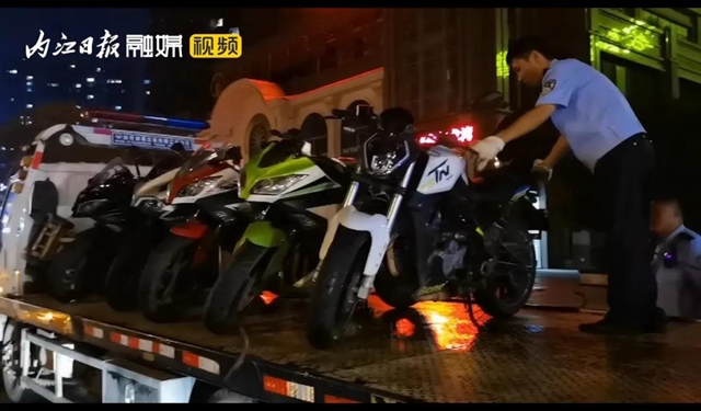 市民怒斥“鲍参子”！昨夜，内江交警兰桂大道“设伏”再捕“赛摩”(图8)